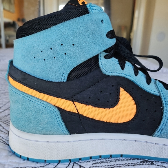 VGUC Nike Jordan 1 High Zoom Air CMFT Bleached Aqua Teal Orange Black 9 - Picture 8 of 16